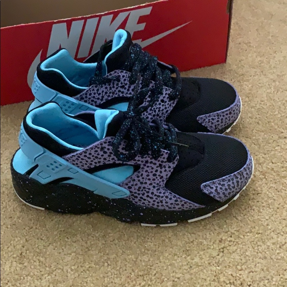 Girls Nike size 5Y
